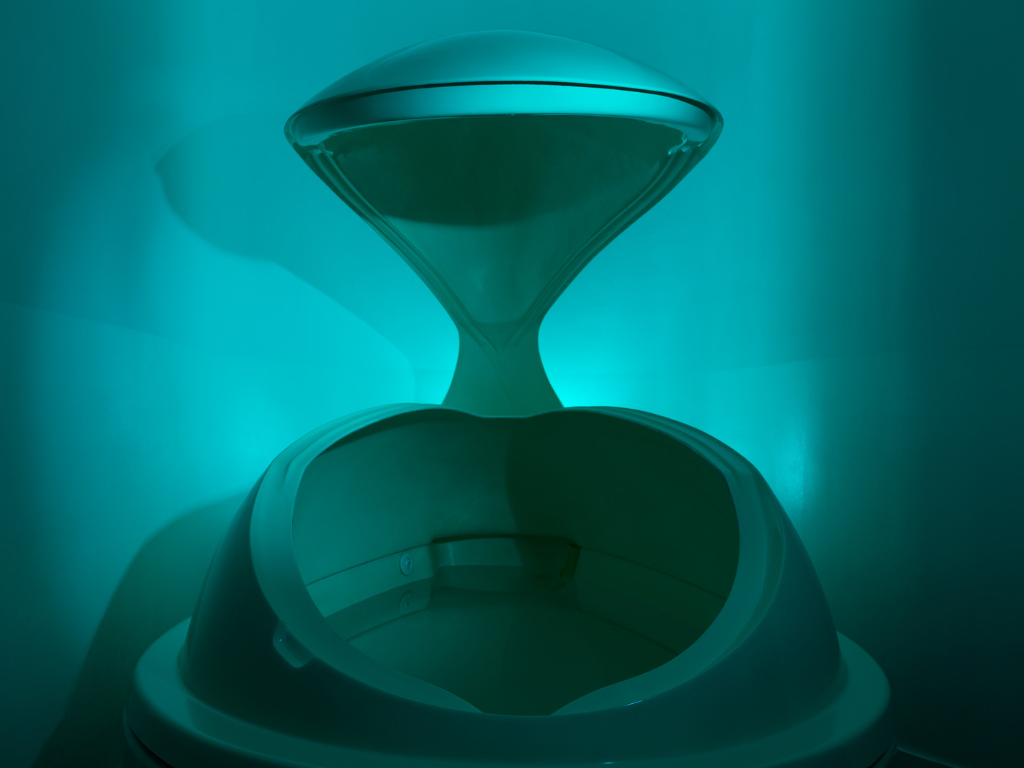 Exploring the Tranquil Depths: Sensory Deprivation Tanks for Stress and Anxiety Relief